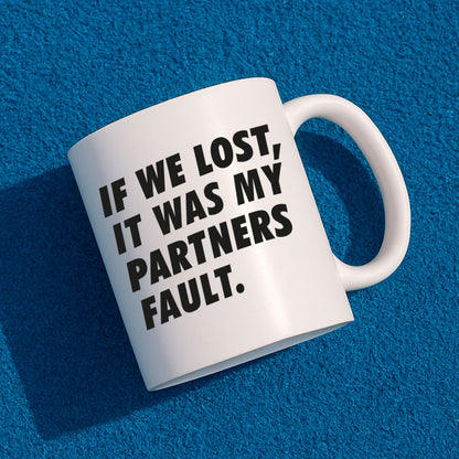 Mug padel Partner's Fault, en situation – Padel Lovers Club