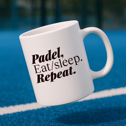 Mug padel Repeat, en situation – Padel Lovers Club