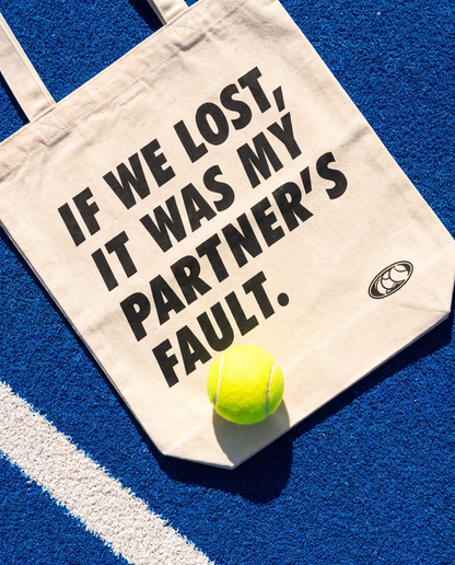 Tote bag padel Partner's Fault, en situation – Padel Lovers Club
