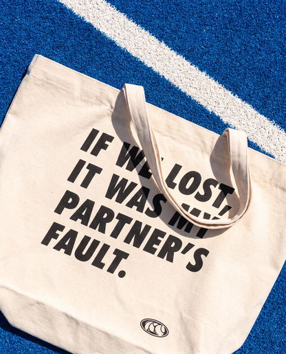 Sac de plage padel Partner's Fault, en situation – Padel Lovers Club