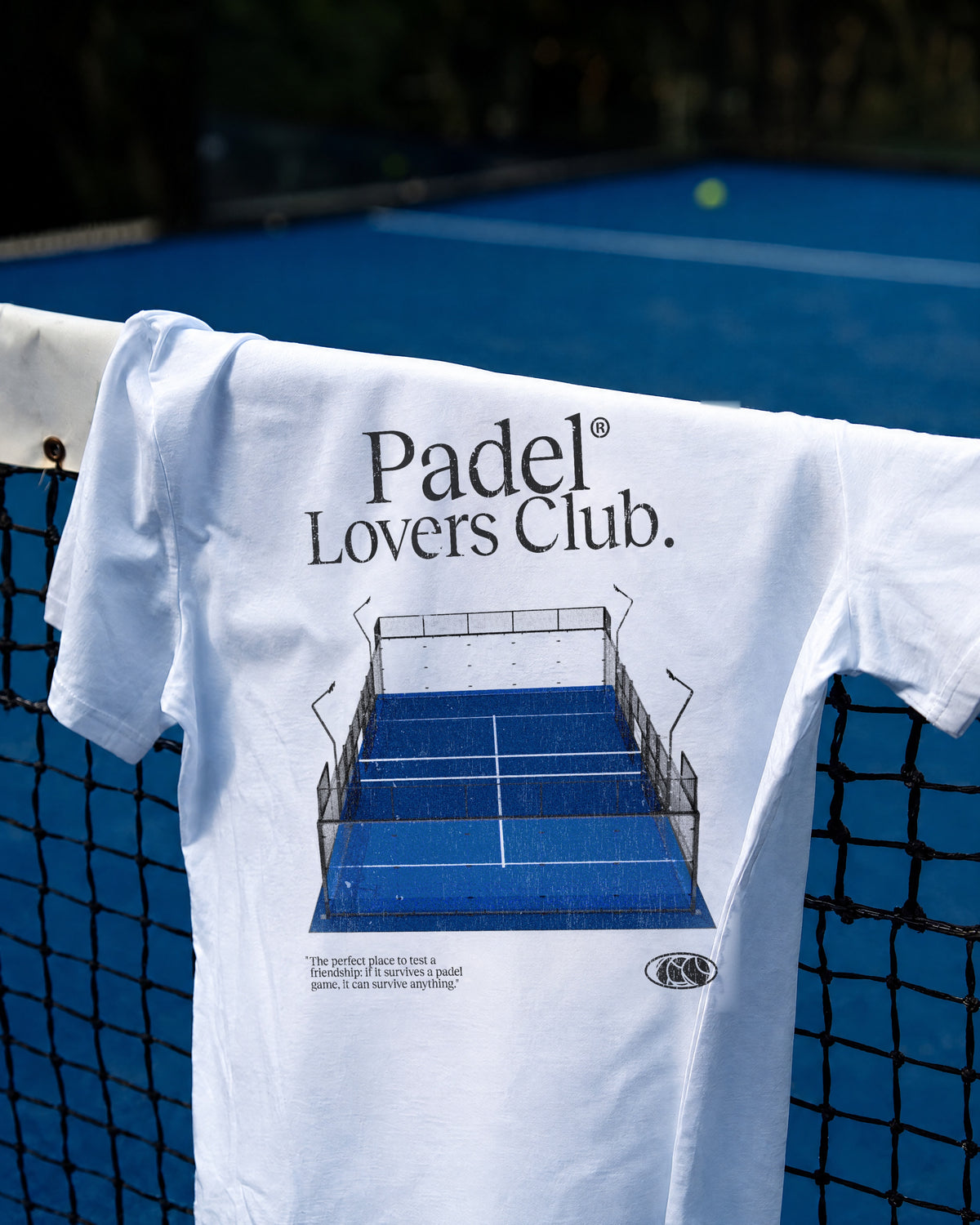 T-shirt padel Court Design bleu, porté – Padel Lovers Club